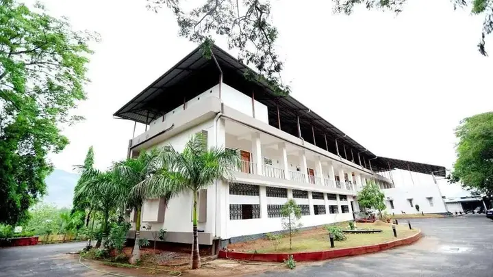 Перумал Ковил Пати: KTDC Garden House Malampuzha Dam