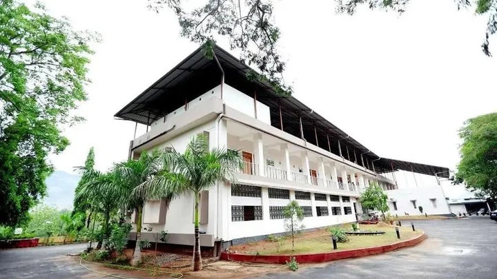 Перумал Ковил Пати: KTDC Garden House Malampuzha Dam