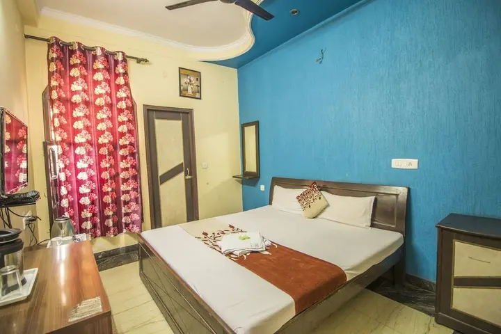 Дехрадун: Hotel Bajaj Inn
