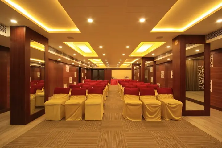 Ахмедабад: Hotel Naeeka