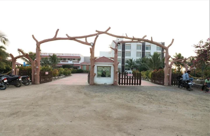 Дварка: Goverdhan Greens Resort Dwarka