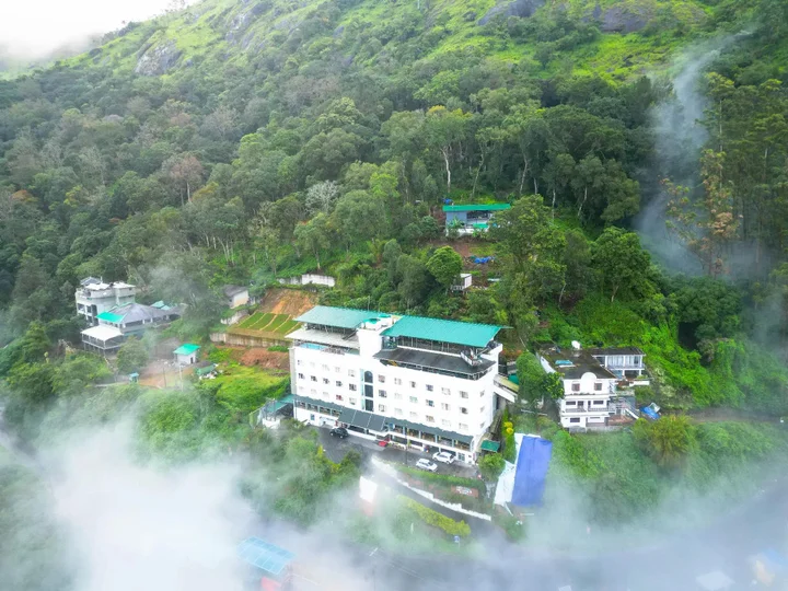 Муннар: Misty Mountain Resort