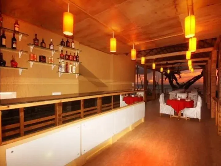 Вагатор: Aryans Hotel