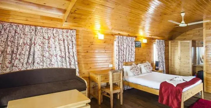 Вагатор: Aryans Hotel