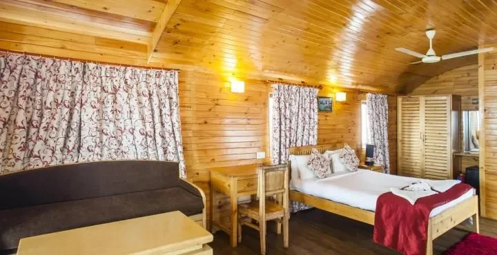 Вагатор: Aryans Hotel