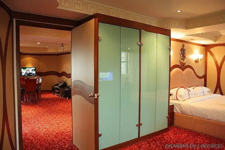 Ченнаи: The Checkers Hotel