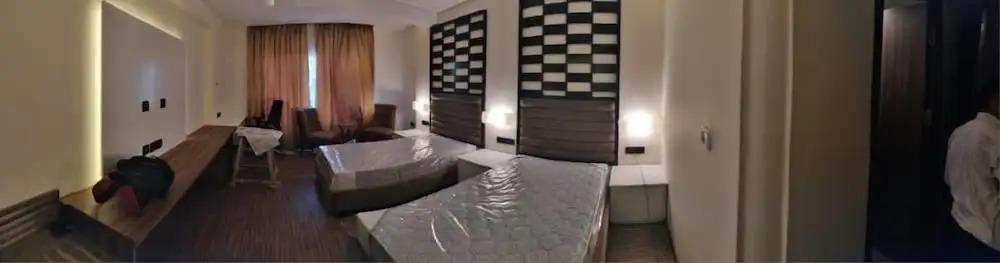 Ченнаи: The Checkers Hotel