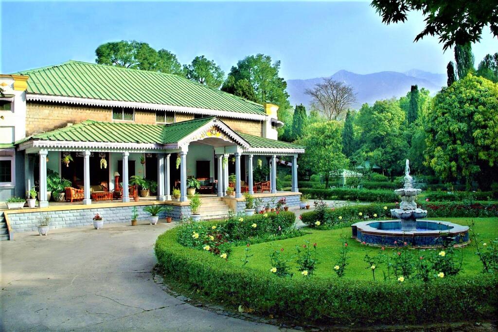 Байджнатх: WelcomHeritage Taragarh Palace
