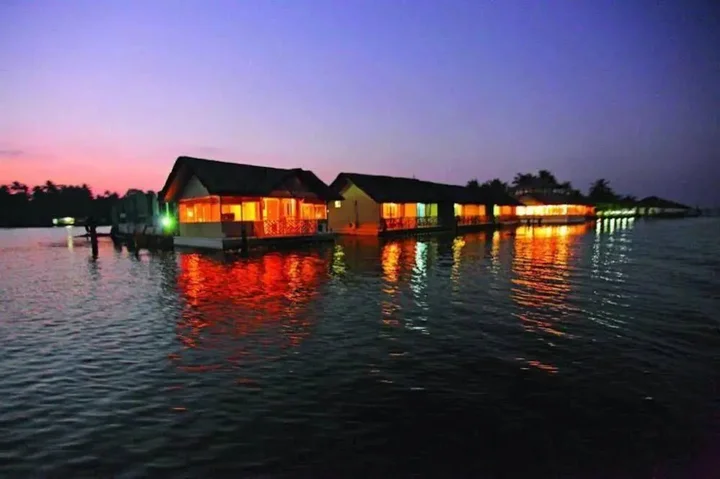 Cherthala: Emarald Pristine Island Floating Resort