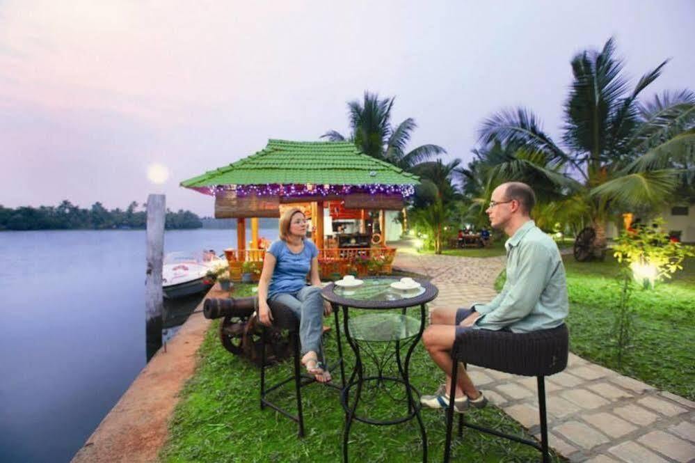 Cherthala: Emarald Pristine Island Floating Resort