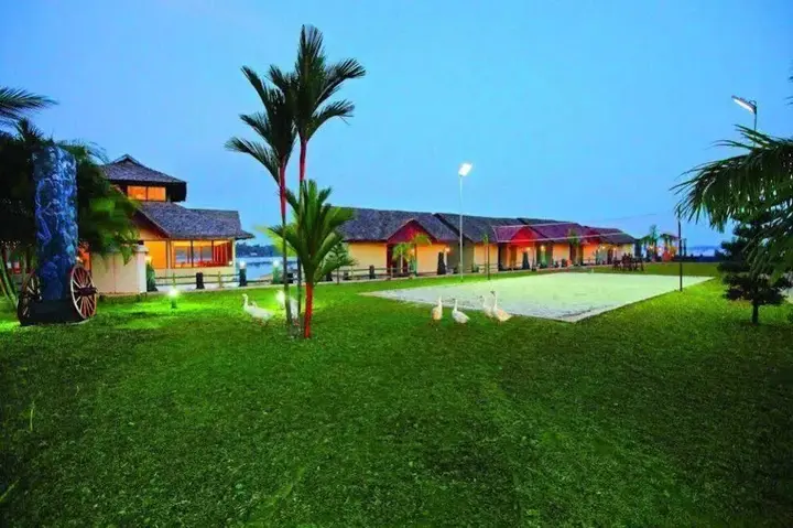 Cherthala: Emarald Pristine Island Floating Resort