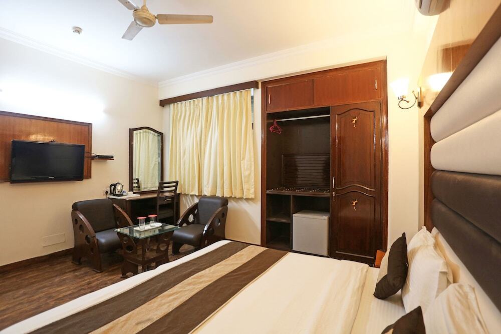 Нью-Дели: Hotel Zara Grand