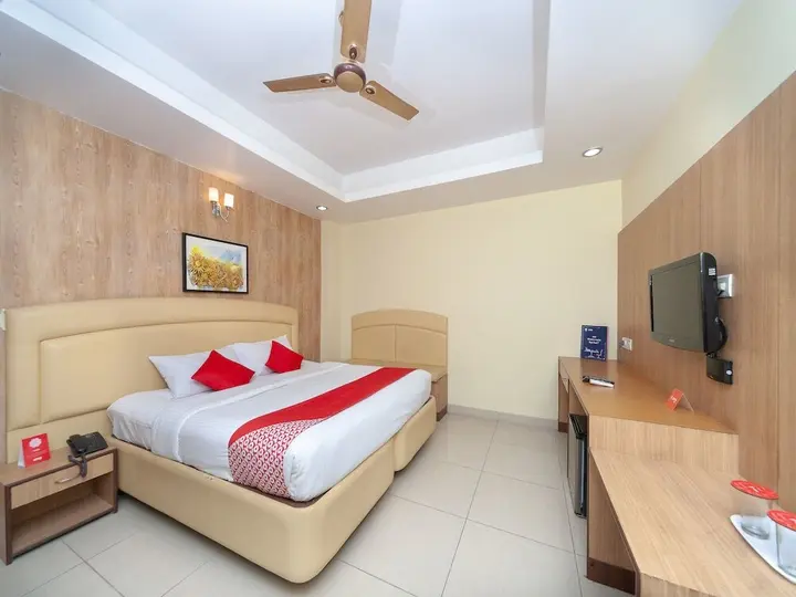 Тирупати: OYO 1843 Hotel PLR Kandy