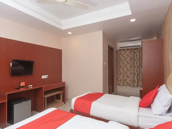 Тирупати: OYO 1843 Hotel PLR Kandy
