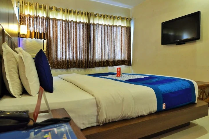 Сурат: OYO 1389 Hotel Relax Inn