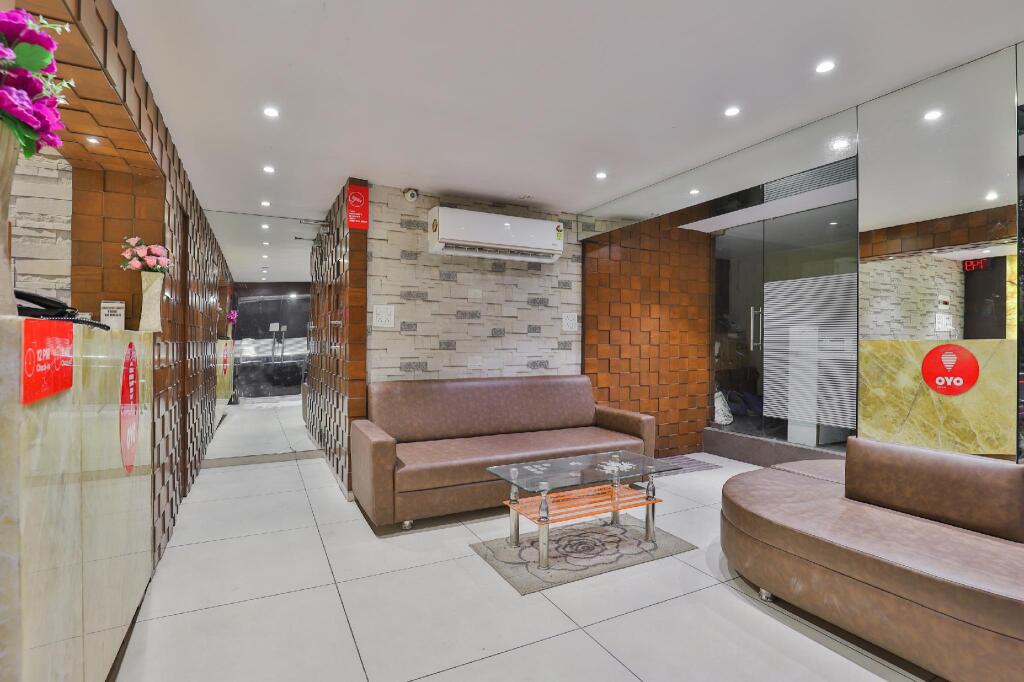 Сурат: OYO 1389 Hotel Relax Inn