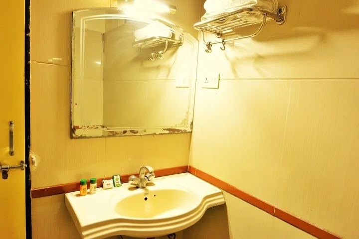 Сурат: OYO 1389 Hotel Relax Inn