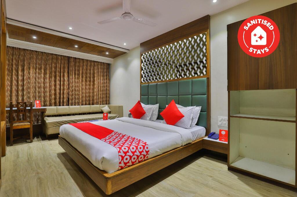 Сурат: OYO 1389 Hotel Relax Inn