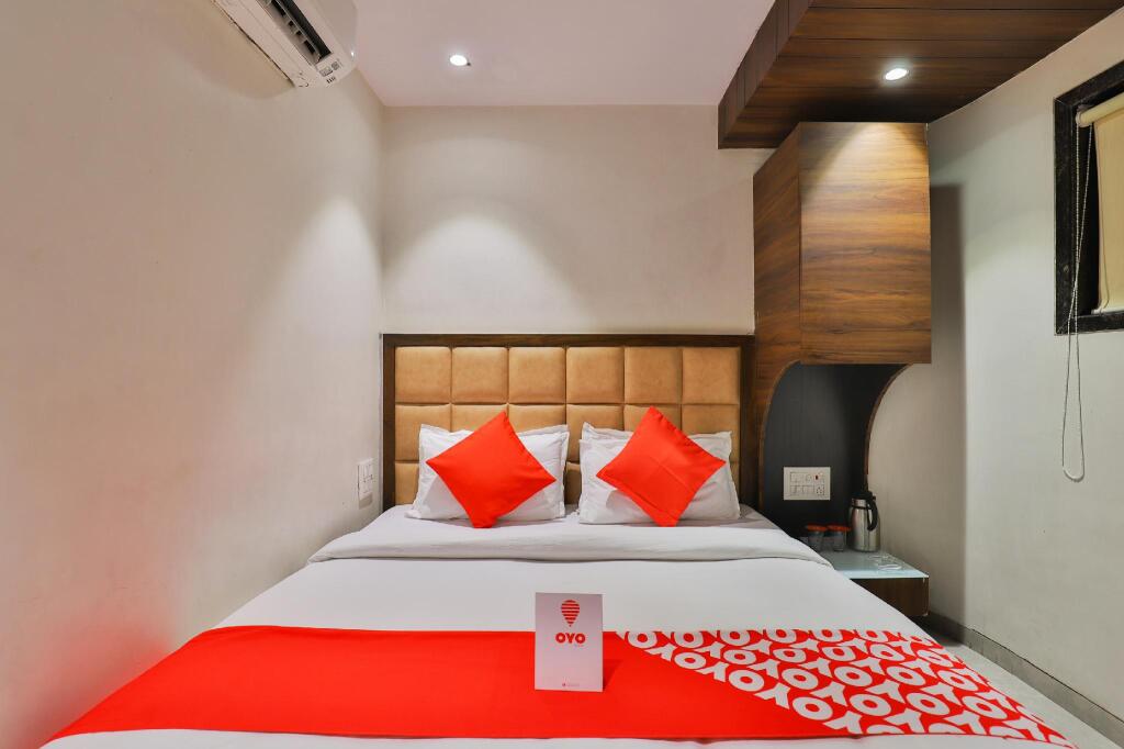 Сурат: OYO 1389 Hotel Relax Inn