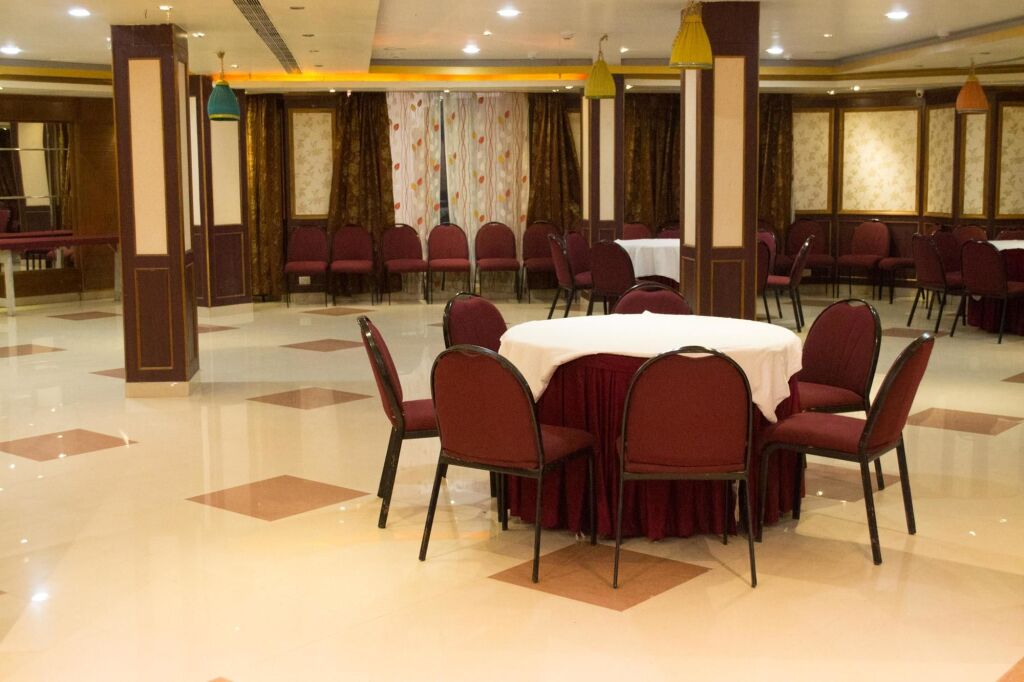 Бхубанешвар: OYO Premium Nayapalli IRC Village