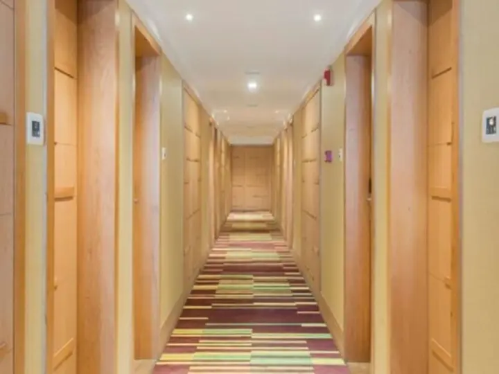 Тхане: GCC Northside Hotel