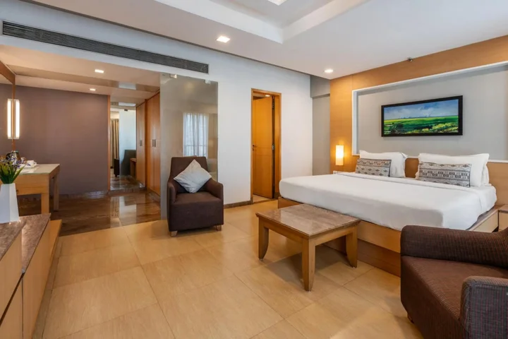 Тхане: GCC Northside Hotel