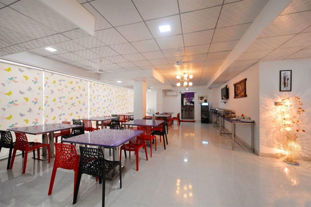 OYO Premium Gachibowli Near DLF — фото 6
