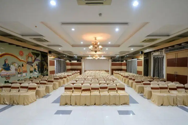OYO Premium LB Nagar — фото 1