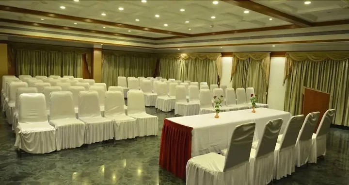 Пимпри-Чинчвад: Hotel Kala Sagar