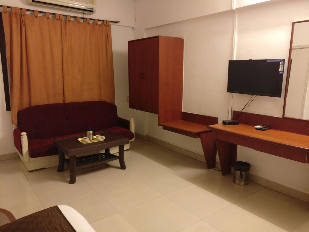 Пуна: OYO 1065 Hotel HMR Royal Inn