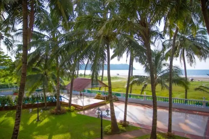 Панаджи: Swim Sea Beach Resort