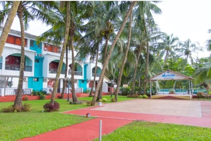 Панаджи: Swim Sea Beach Resort