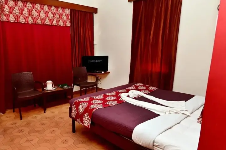 Панаджи: Swim Sea Beach Resort