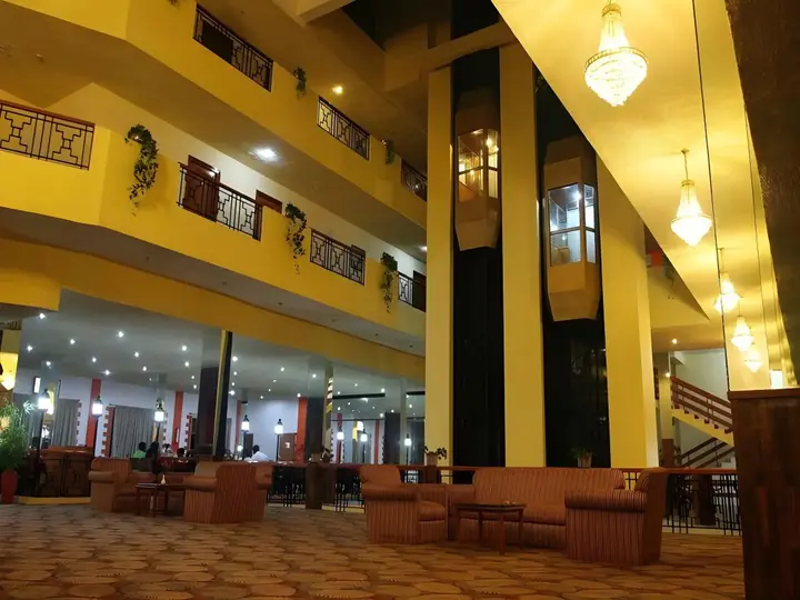 Ути: The Monarch Hotel