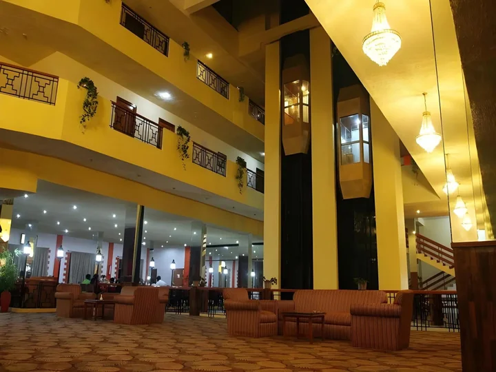 Ути: The Monarch Hotel