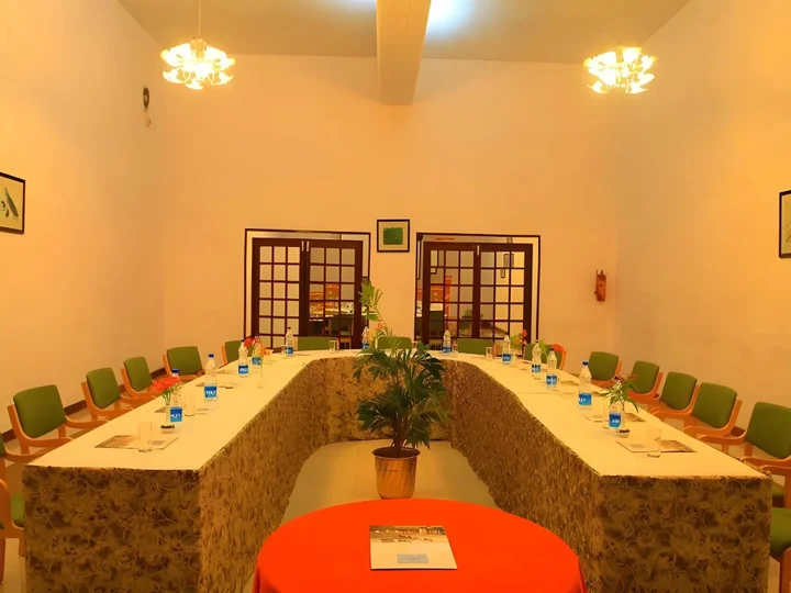 Ути: The Monarch Hotel