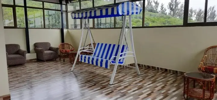 Ути: The Monarch Hotel