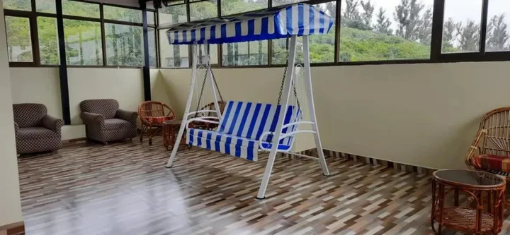 Ути: The Monarch Hotel