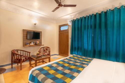 Надди: Himgiri Resorts