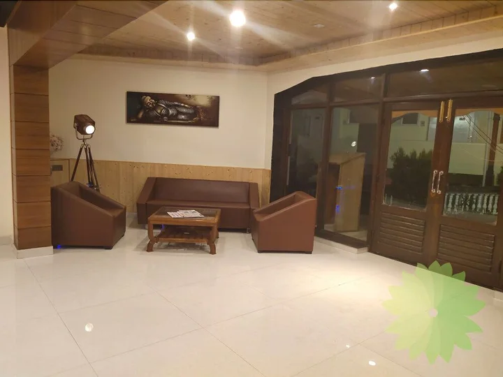 Надди: Himgiri Resorts