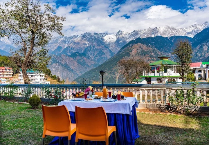 Надди: Himgiri Resorts