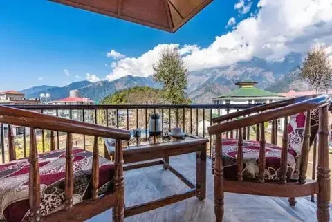 Надди: Himgiri Resorts
