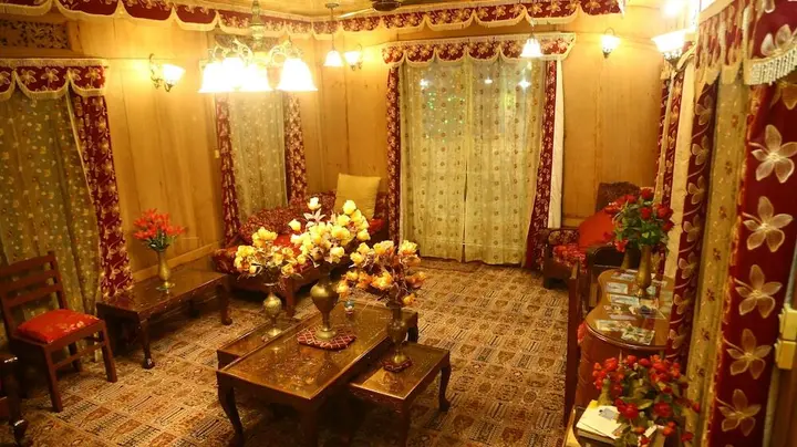 Шринагар: Aziz Palace Group of Houseboats