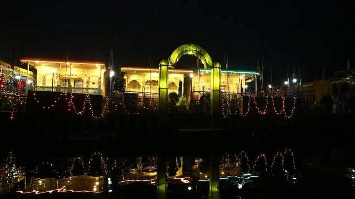 Шринагар: Aziz Palace Group of Houseboats