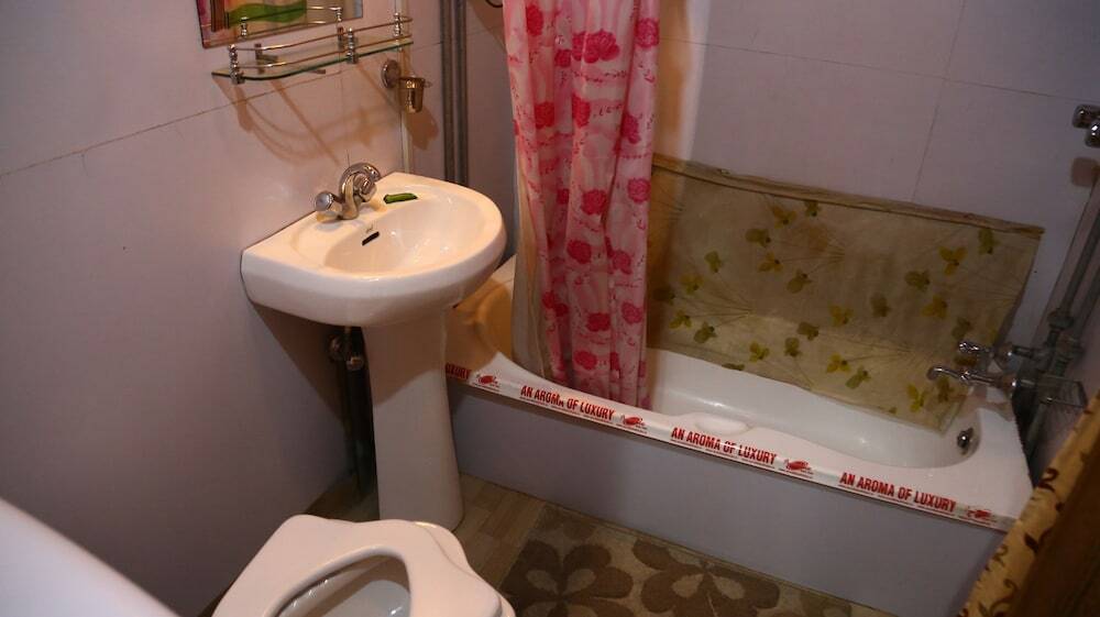 Шринагар: Aziz Palace Group of Houseboats