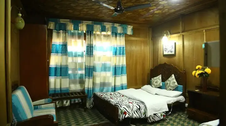Шринагар: Aziz Palace Group of Houseboats