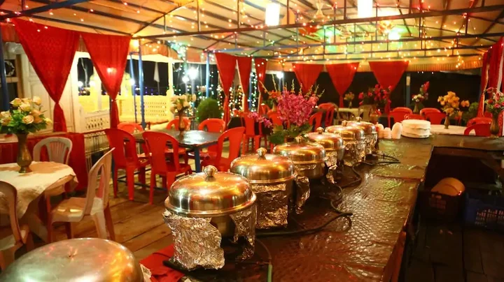 Шринагар: Aziz Palace Group of Houseboats