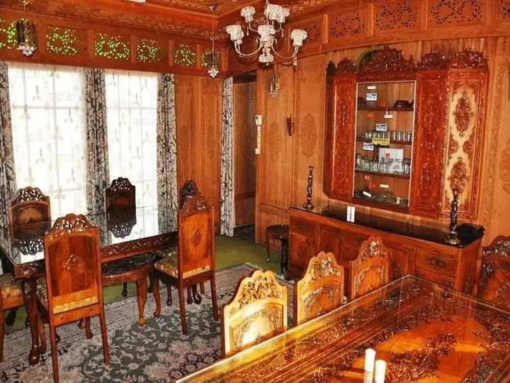 Шринагар: Aziz Palace Group of Houseboats