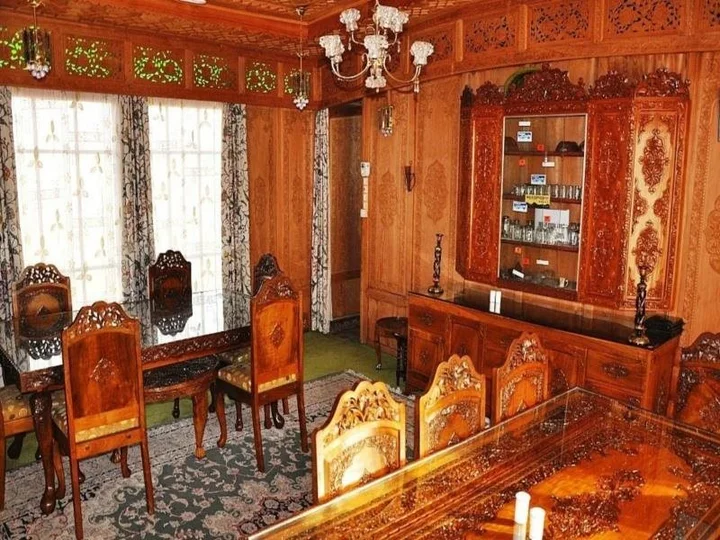 Шринагар: Aziz Palace Group of Houseboats