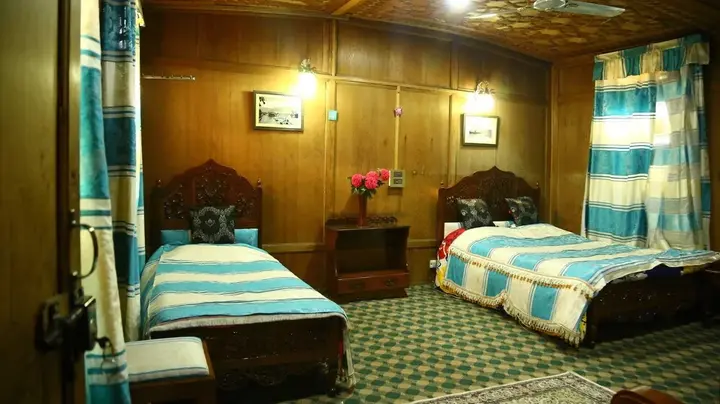 Шринагар: Aziz Palace Group of Houseboats